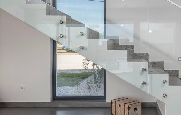 Ferienhaus für 12 Personen, mit Terrasse in Debeljak