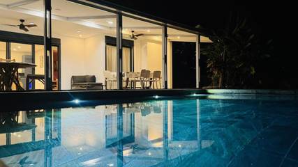 Cottage pour 8 personnes, avec terrasse ainsi que piscine et jardin dans Plage de Boucan Canot
