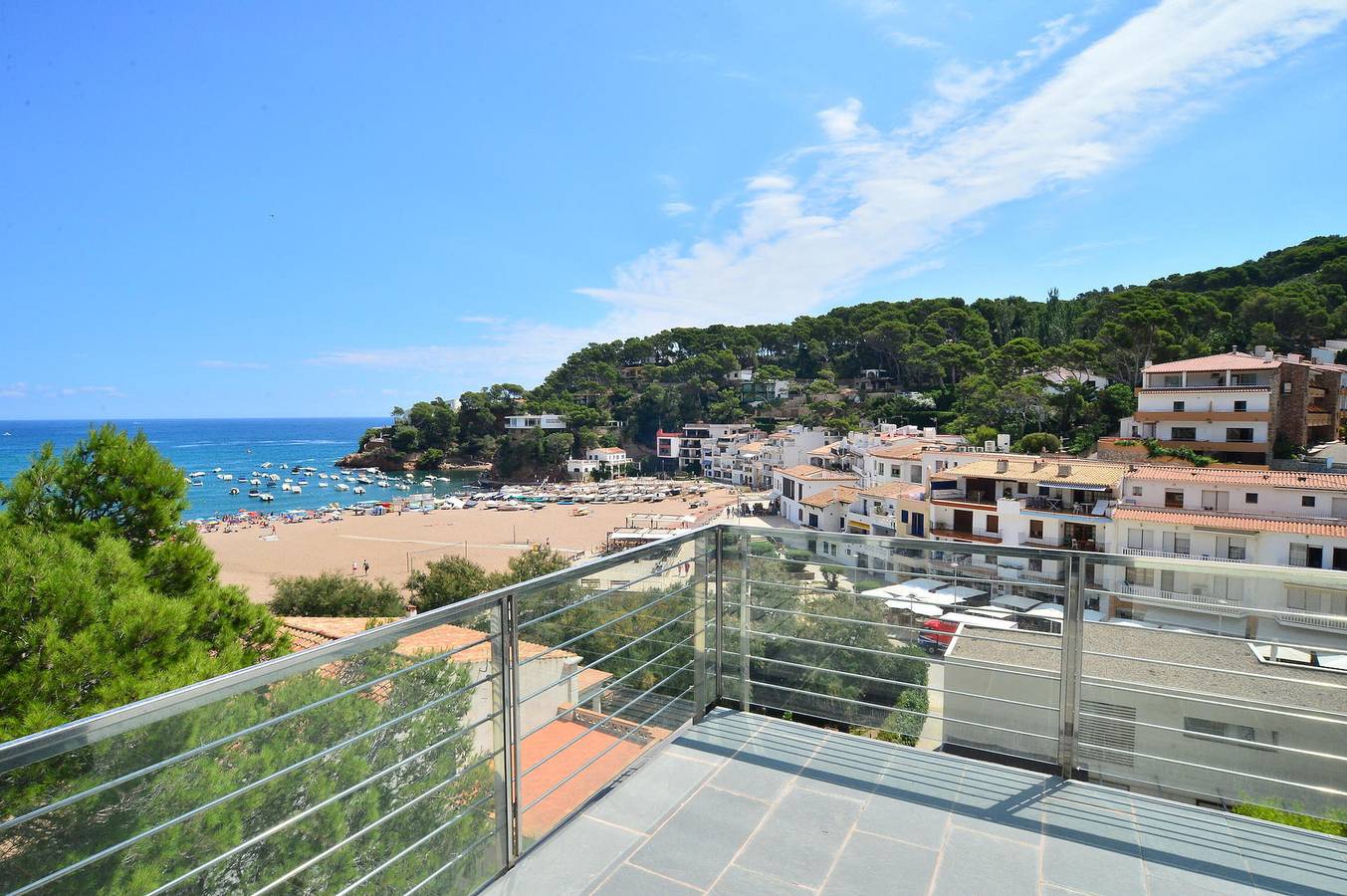 Entire apartment, Modern apartment near the beach with terrace and sea views in Sa Riera, Begur