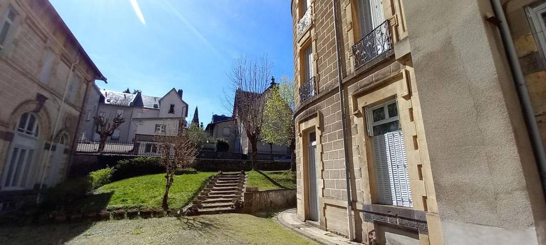 Gîte pour 3 personnes, avec balcon ainsi que jardin et vue, animaux acceptés dans Grands Thermes de la Bourboule - 4