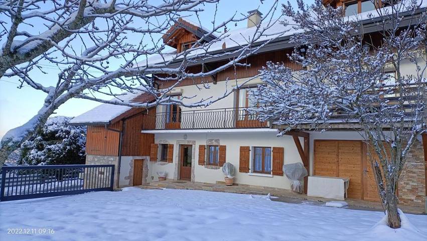 Location de vacances pour 4 personnes, avec Terrasse ainsi que Jardin et Vue à Viuz-en-Sallaz