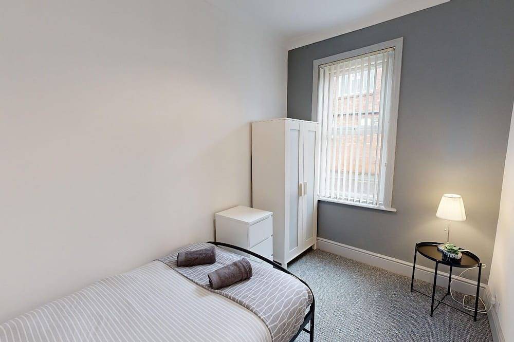 Central, Stunning 3-Bed House - Free Parking in Sunderland