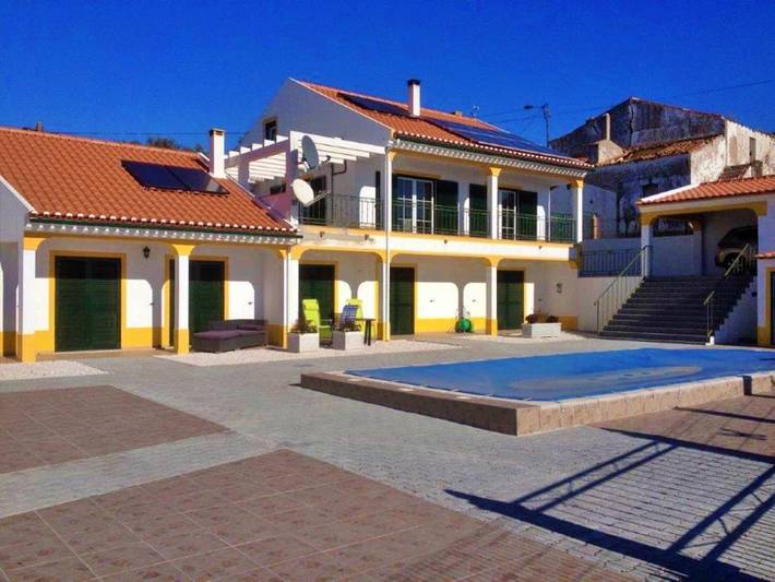 Gîte pour 4 personnes, avec Balcon et Terrasse ainsi que Jardin et Piscine dans Avis - 2
