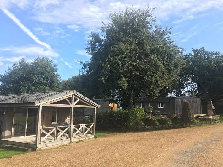 Chalet pour 6 personnes, avec terrasse ainsi que vue et piscine, animaux acceptés dans le Morbihan - 4