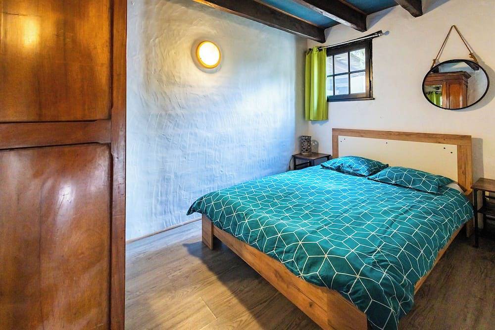 Cottage for 4 p. The heart of Provence. 3 km from Istres\nwaterfront location ! in Istres, Istres region