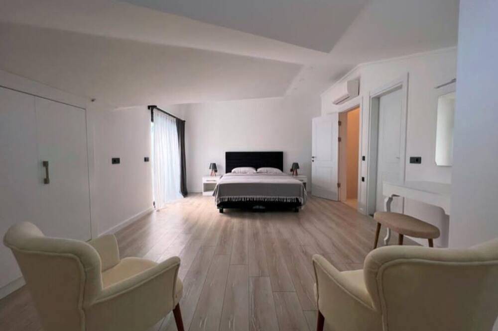 Spacious 3-bedroom villa in beautiful Antalya with Ac in Kemer, Antalya Province