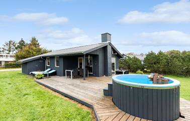 Ferienhaus für 4 Personen, mit Terrasse und Garten in Nørhede Vest