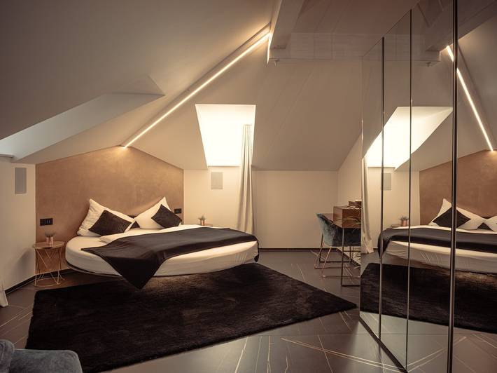Ganzes Studio, Ferienwohnung 'ACasaStay App 304' mit Bergblick, WLAN und Klimaanlage in Zentrum-Bozner Boden-Rentsch, Bozen