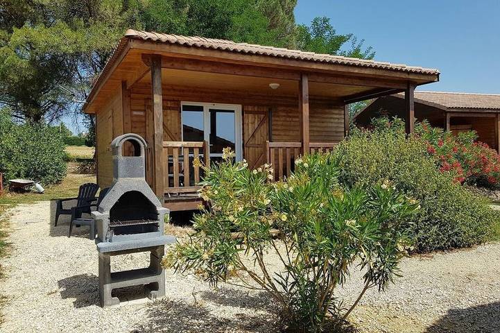 Chalet für 6 Personen, mit Pool und Garten