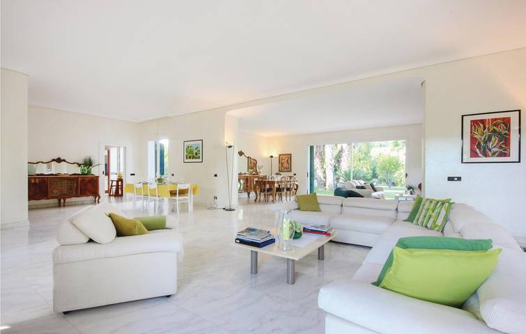 Comiso 2km Vacation Apartment with Pool & WiFi in Comiso, Ragusa Province