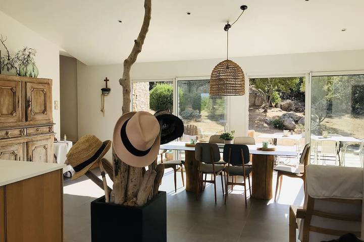 Location de vacances pour 12 personnes, avec jardin et balcon, animaux acceptés à Pianottoli-Caldarello