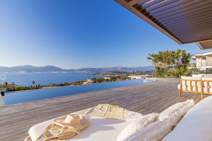 Location de vacances pour 8 personnes, avec piscine et jardin à Pietrosella - 2