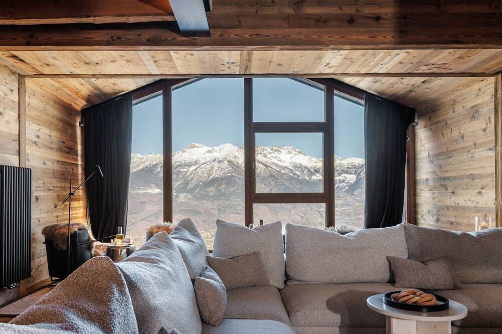 Chalet Les Fleurs - Scenic Alpine Retreat with private wellness area, Pila in Gerdaz, Comune di Gressan