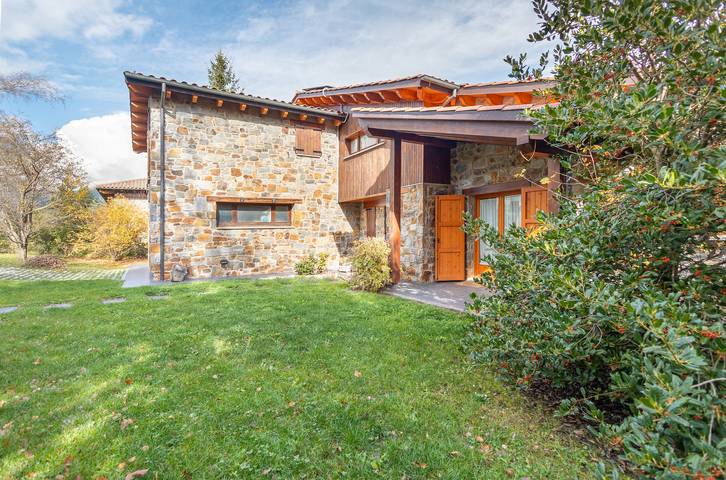 Casa rural para 10 personas, con jardín, Se admiten mascotas en Ripollès - 2