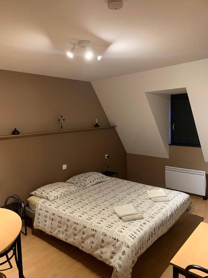 Appartement entier, One-Bedroom Apartment in L'Île-Bouchard, Vallée de la Loire