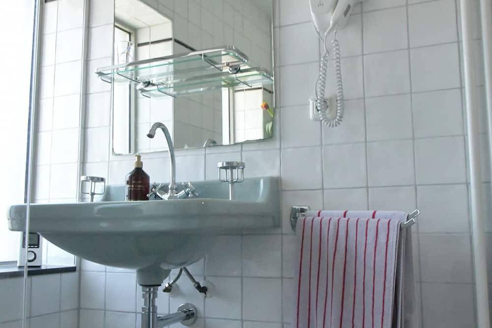 Geheel appartement, Poortgebouw 2A: op Slechts 500 Meter van het Strand in Huisduinen in Den Helder, Nederlandse Noordzeekust