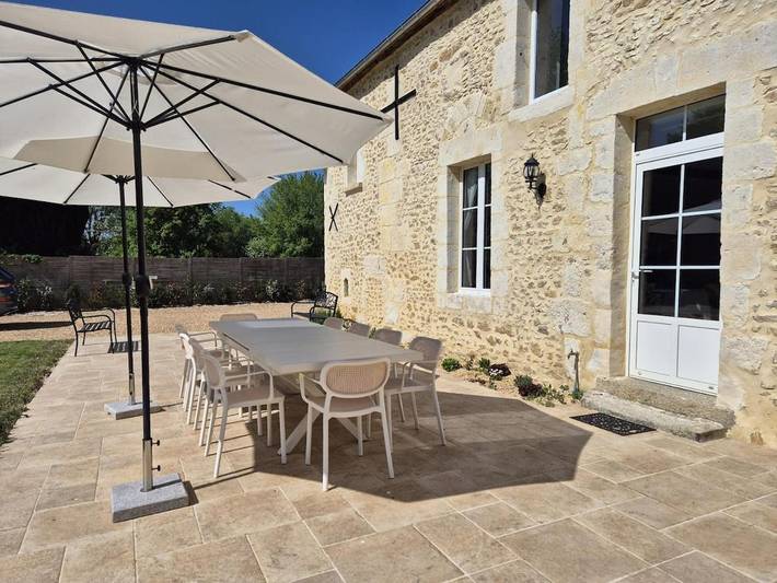 Villa pour 10 personnes, avec terrasse ainsi que jardin et piscine