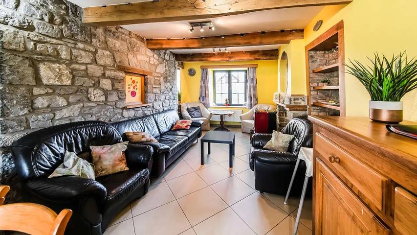 Apartamento para 15 personas, con jacuzzi además de sauna y jardín, Se admiten mascotas en Rochefort (Región Valona)