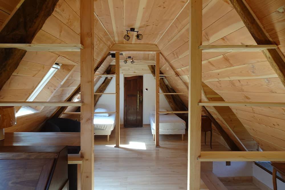 Gîte cosy dans longère  d un Manoir  terrasse privatif sur une propriété de 7 ha in Saint-Laurent, Région de Guingamp