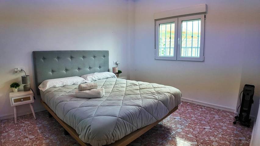 Gîte pour 10 personnes, avec vue et terrasse, animaux acceptés à Burriana - 2