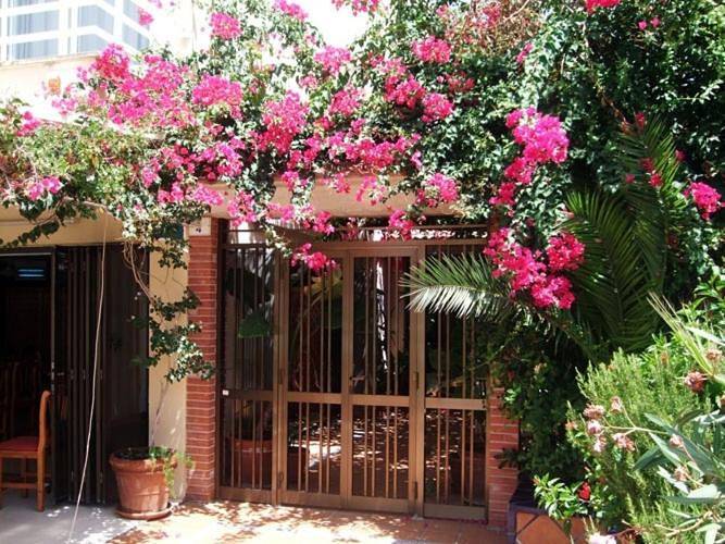 Hostal Roberto in Platja de Porto Novo o d'es Carregador (Calvià), Calvià