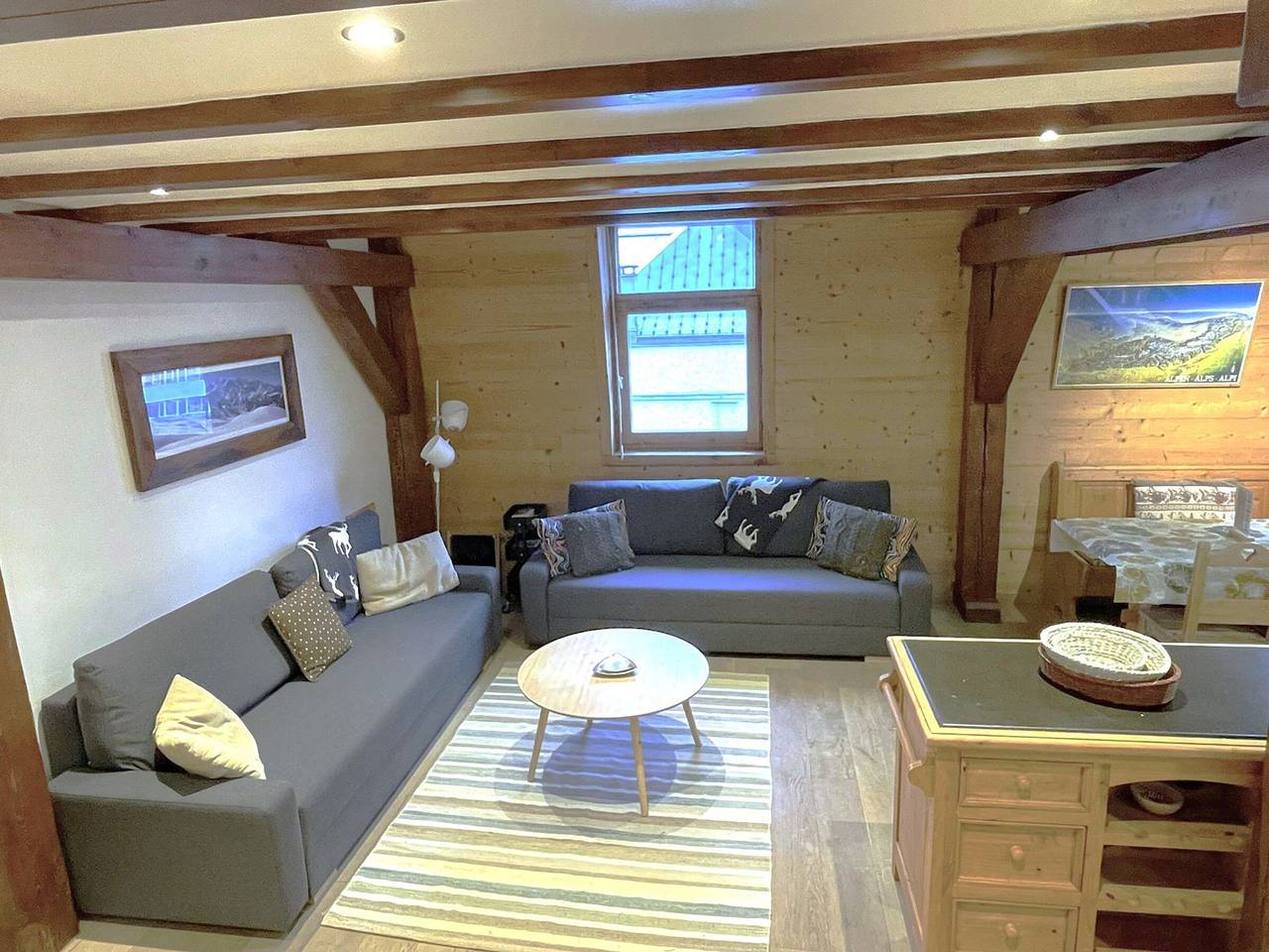 Entire apartment, Chamonix center duplex for 6 with parking and wifi in Brevent-Flegere, Chamonix-Mont-Blanc