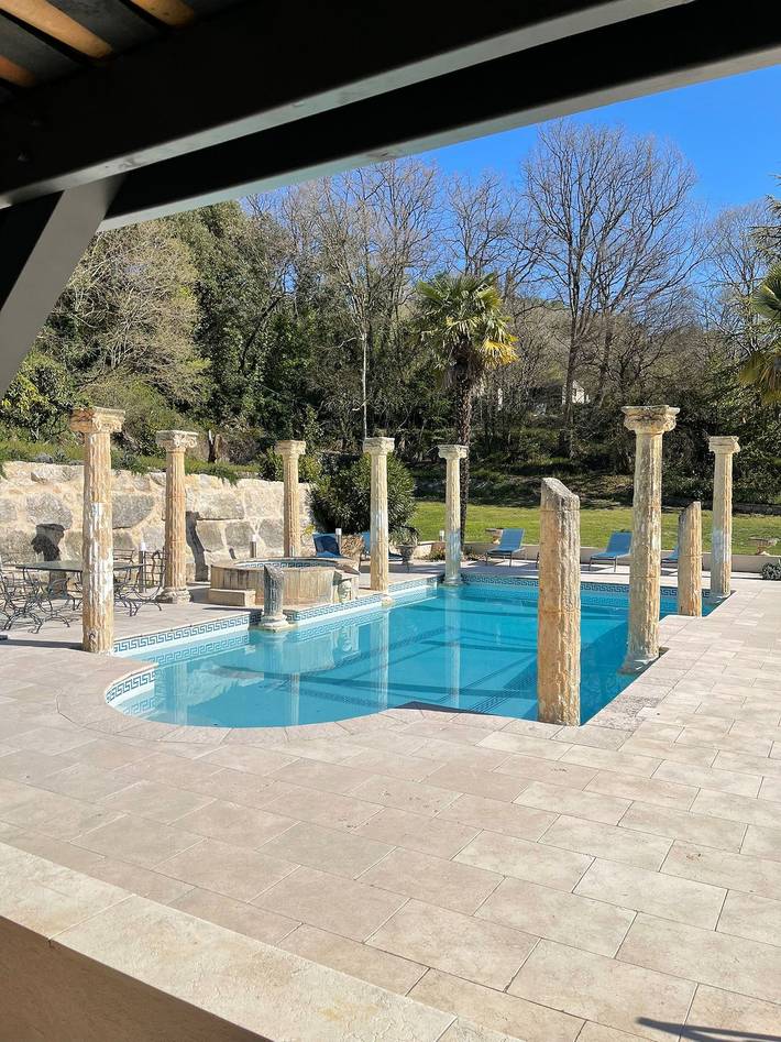 Gîte pour 14 personnes, avec piscine ainsi que jardin et terrasse à Callian - 4