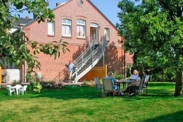 Ferienwohnung für 8 Personen, mit Garten und Terrasse