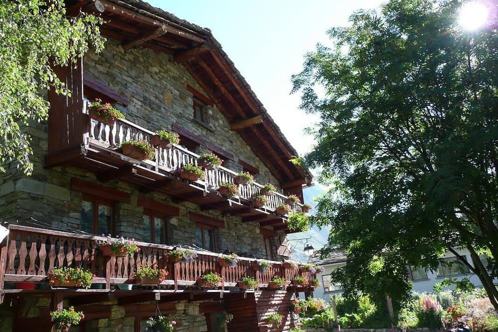 Les Colombieres - Chamois in Bonneval-sur-Arc, Saint-Jean-de-Maurienne region