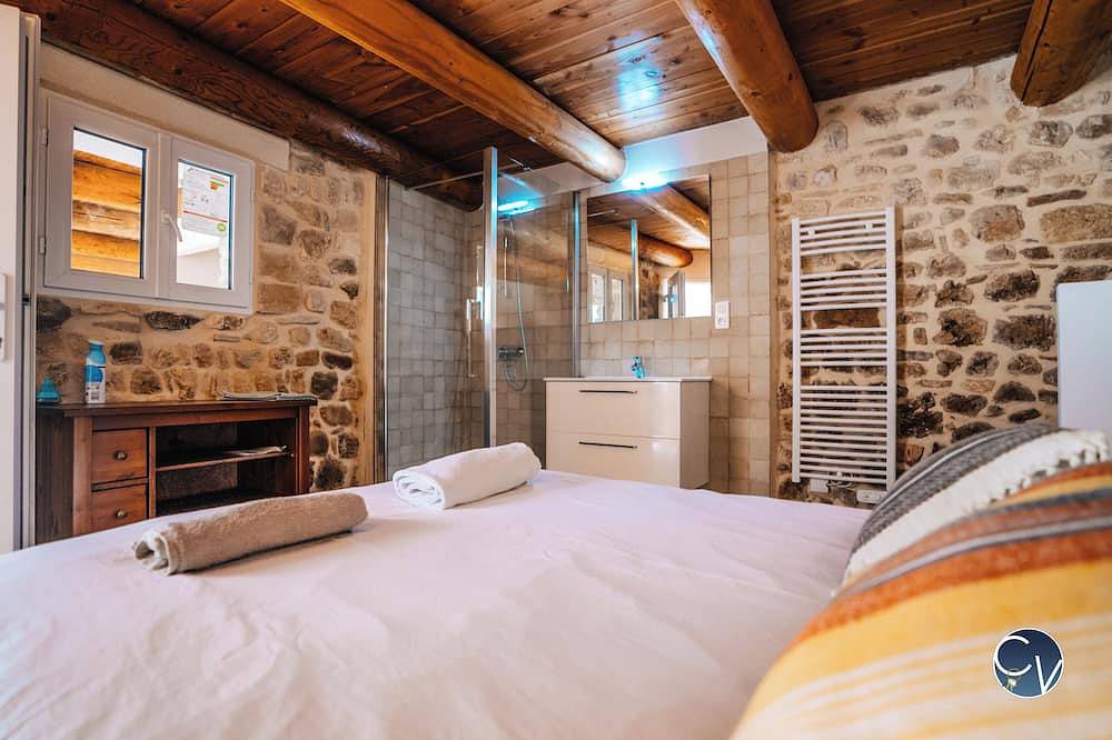 Superb village house-Pool-Ideal for family in Bourdic, Nimes und Umgebung