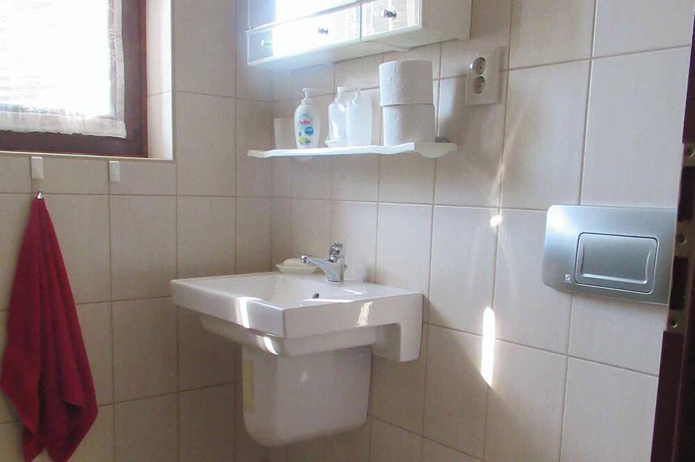 Apartamento entero, Apartamento de vacaciones con entrada independiente en una casa de vacaciones. in Csopak, Balatonfüredi járás