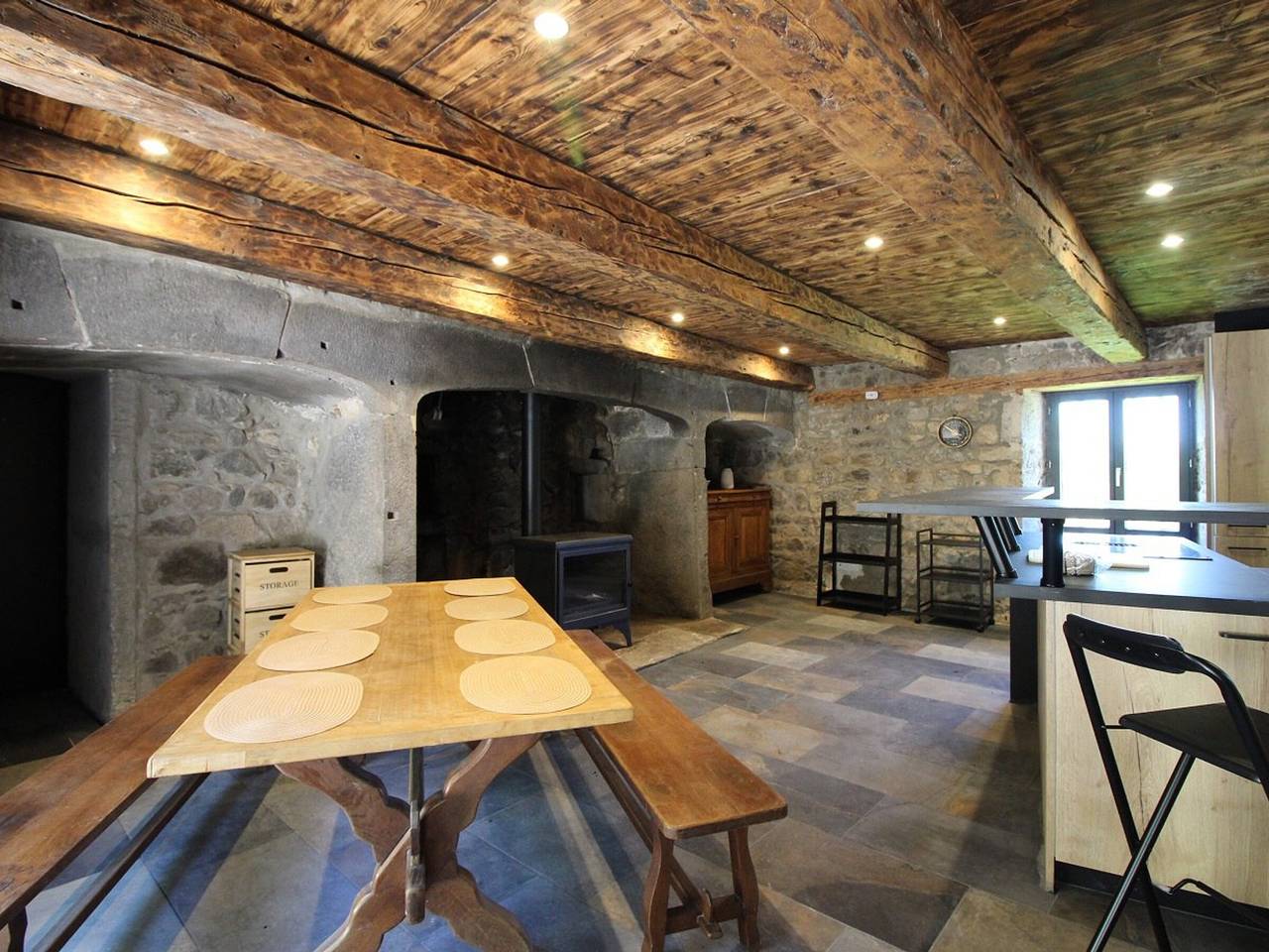 Casa renovada La Bourboule, 3 habitaciones, se admiten mascotas, estacionamiento in La Bourboule, Parque Natural Regional Volcans d'Auvergne