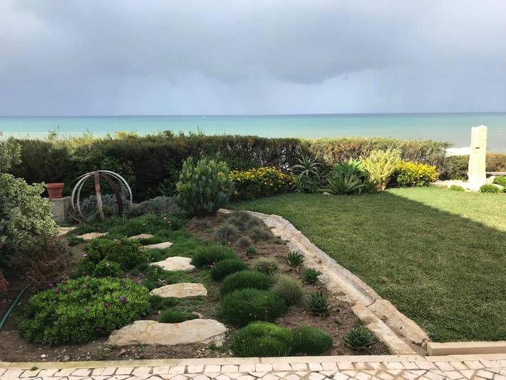 Location de vacances pour 3 personnes, avec jardin ainsi que vue et terrasse à Azenhas do Mar - 4