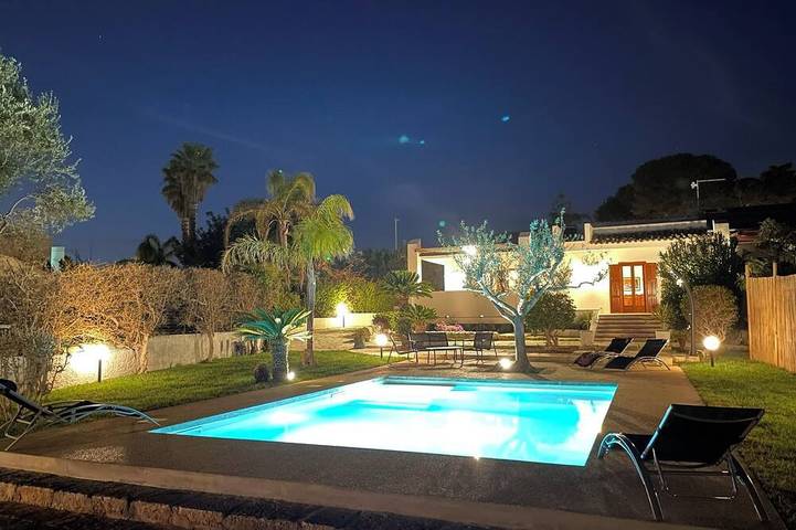 Villa für 11 Personen, mit Garten und Balkon sowie Pool - 1