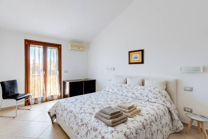 Appartement entier, Appartement "Flamingo House" avec balcon, Wi-Fi et climatisation in Cabras, Stagno di Càbras