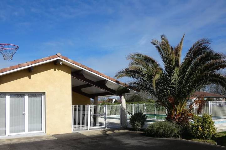 Location de vacances pour 2 personnes, avec Jardin et Piscine à Hinx (Landes)