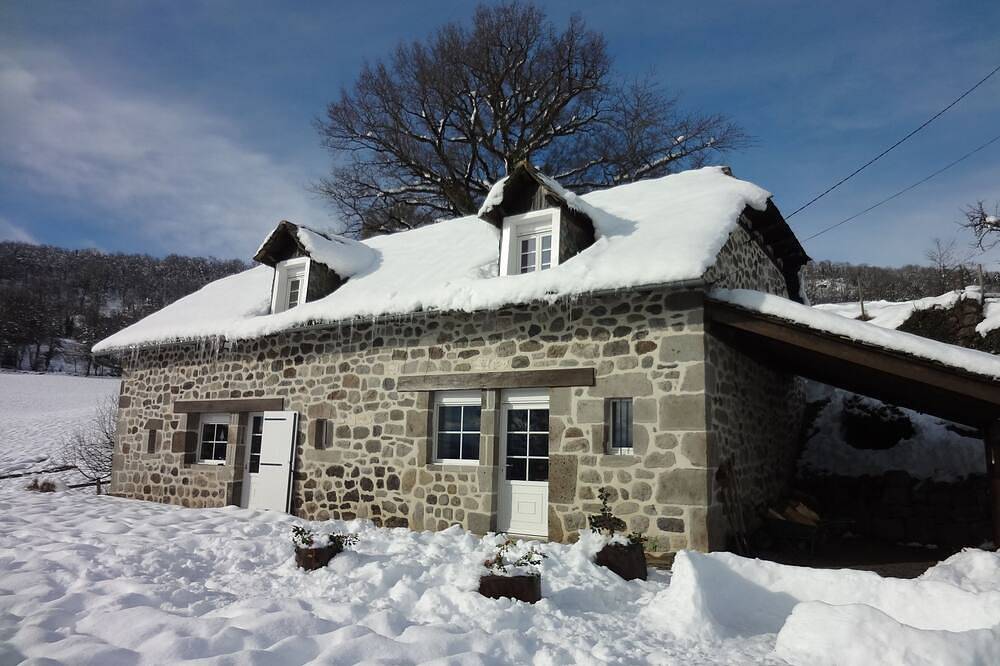 Gîte pour 9 Personnes dans Raulhac, Parc naturel régional des Volcans d'Auvergne