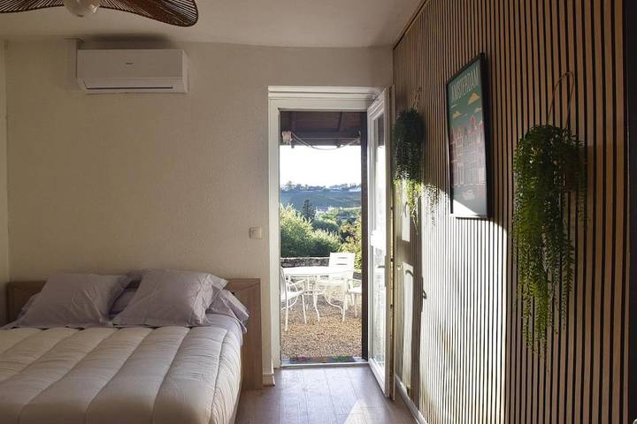Location de vacances pour 6 personnes, avec jardin ainsi que terrasse et vue à Charnay-lès-Mâcon - 4