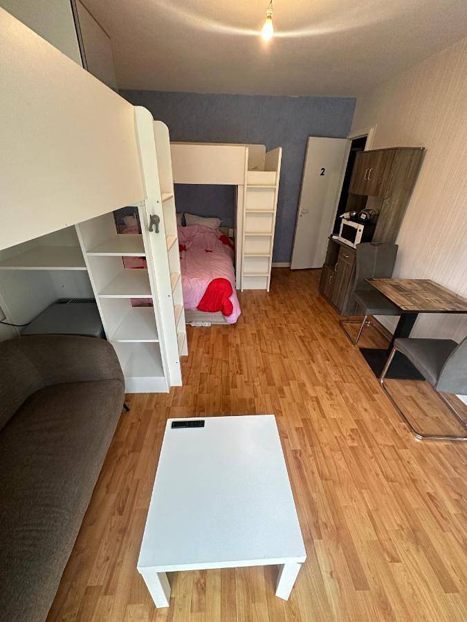 Family Room with Balcony in Castres, Région de Castres