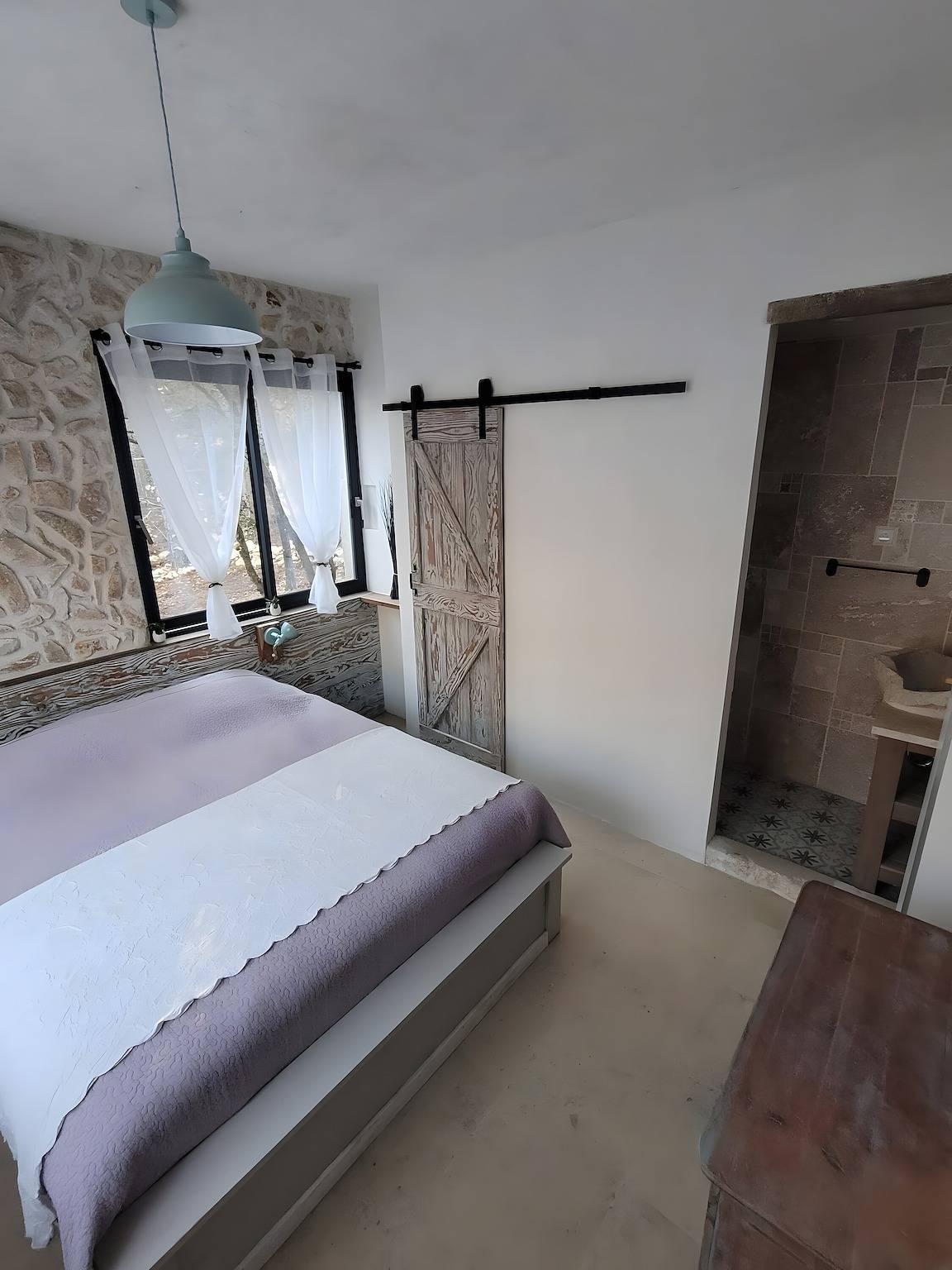 Chambre d’hôtes « La Tour’terelle » : vue montagne, terrasse privée et Wi-Fi in Brantes, Parc naturel régional du Mont-Ventoux