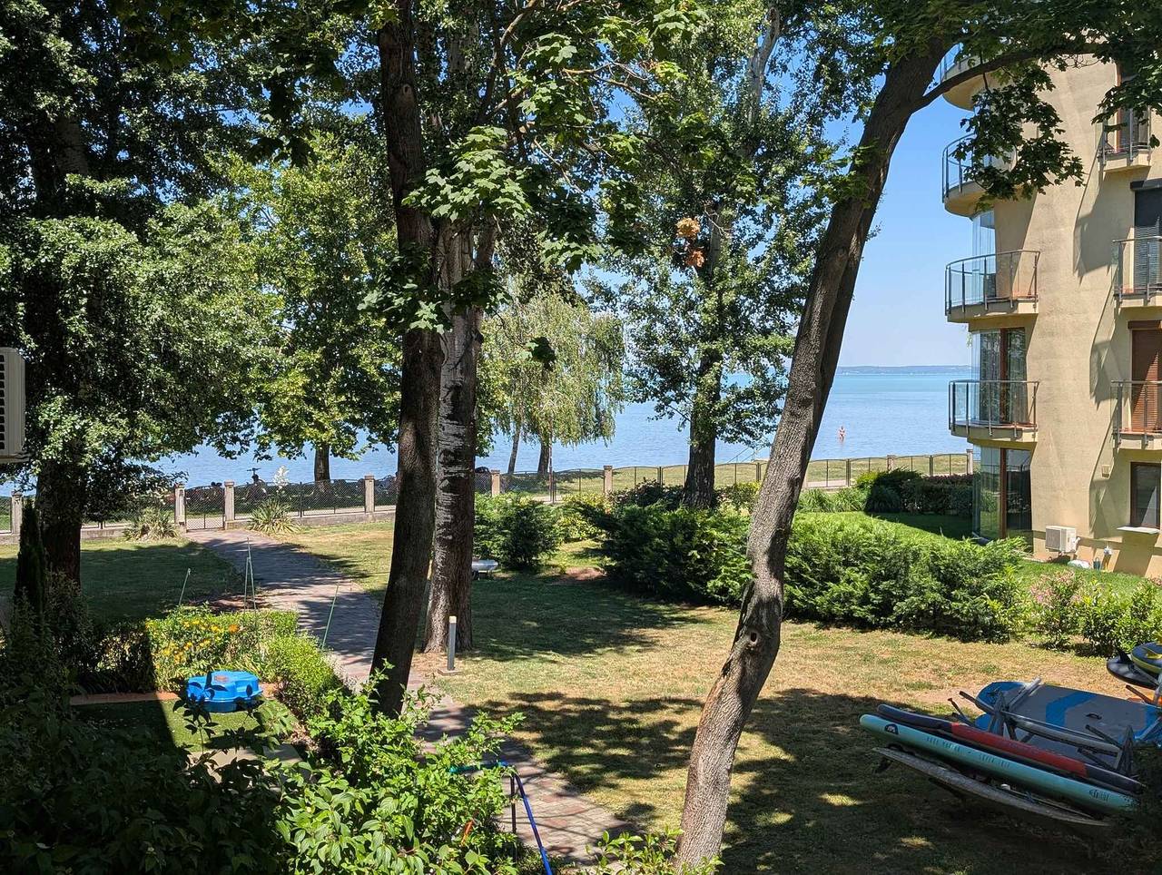 Ganze Ferienwohnung, Ferienwohnung mit Balkon und Ausblick auf den See  in Siofok, Siófok und Umgebung