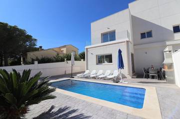 Chalet para 10 personas, con piscina además de jacuzzi y balcón en Provincia de Tarragona