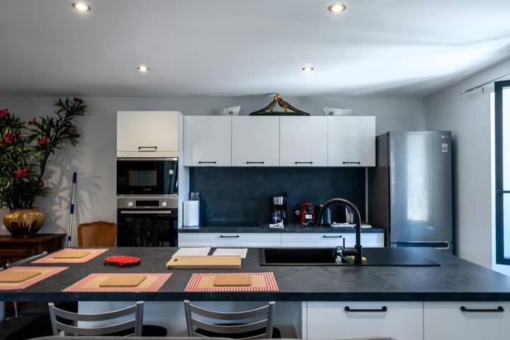 Gîte pour 6 personnes, avec jardin et terrasse dans Peyre-en-Aubrac - 3