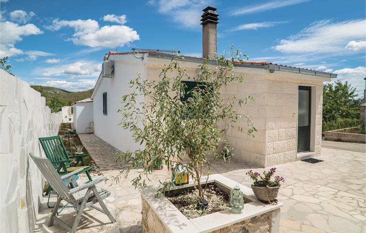 Geräumige Ferienwohnung mit Pool, WLAN, Küche und Parkplatz in Kreševo, Dalmatinisches Zagora