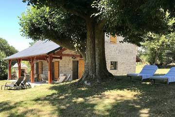 Gîte pour 8 personnes, avec terrasse et jardin, animaux acceptés à Viam