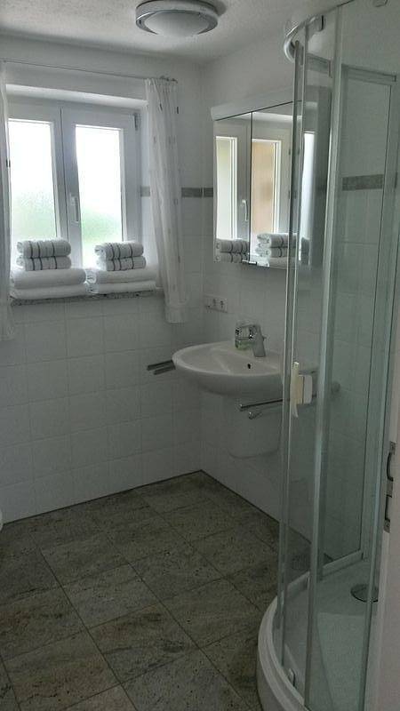 Ganze Ferienwohnung, Ferienwohnung Zäch - Ferienwohnung in Zentrumsnähe mit 2 sep. Schlafzimmern und großer Sonnenterrasse, 65qm in Prien, Prien am Chiemsee