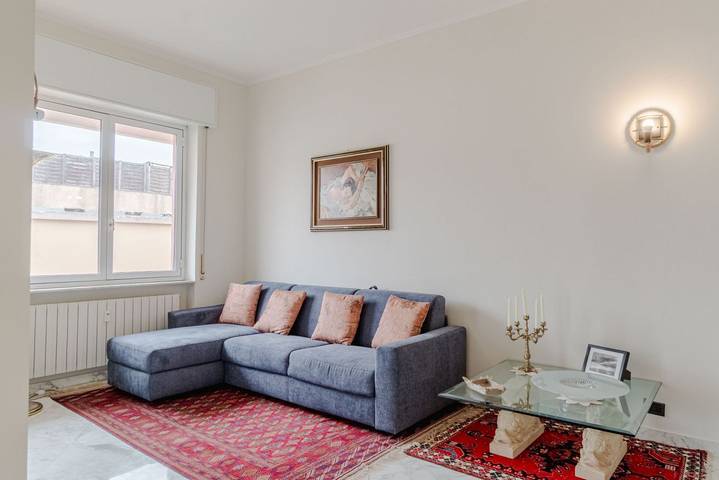 Appartamento intero, GuestHost - Sturla Cozy Flat with Private Parking in Genova (Città), Genoa