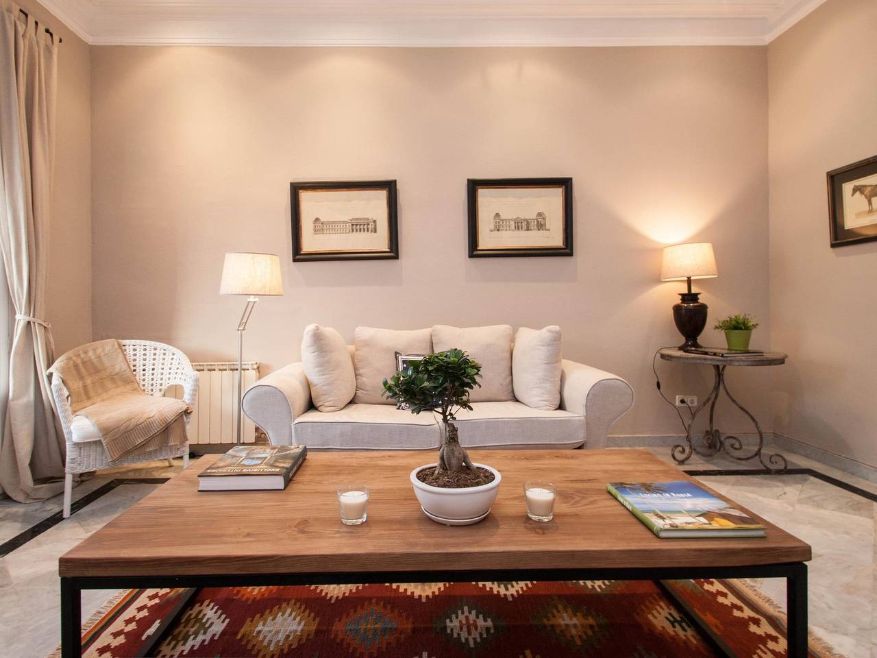 Apartamento vacacional entero, Apartamento Superior De Tres Dormitorios Con Terraza in Centro Barcelona, Barcelona