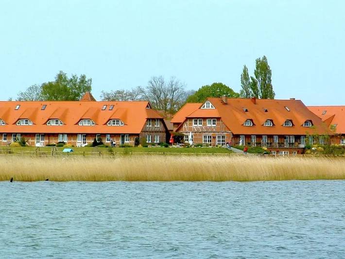 Hotel, mit Whirlpool und Pool sowie Sauna an der Müritz
