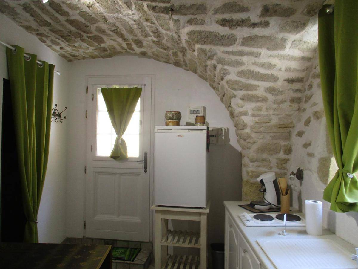Appartement entier, One-Bedroom Apartment in Aubais, Côte méditerranéenne (France)